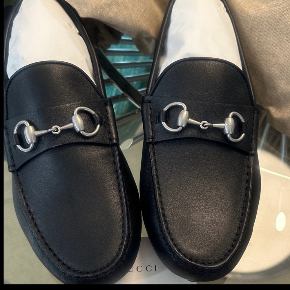 New with tags Gucci Black Leather Loafers with Silver horsebit